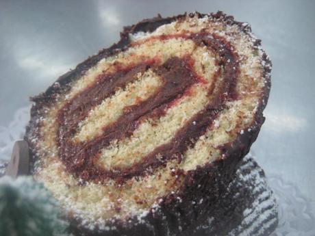 TRONCO DE NAVIDAD CON  FRAMBUESA  Y TRUFA COCIDA