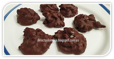 Rocas de chocolate, turrón y nueces