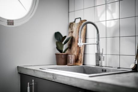 delikatissen tiny scandinavian apartament men´s decor grey black scandi decor estilo nórdico para chicos estilo nórdico oscuro estilo nórdico neutros estilo nórdico moderno estilo nórdico masculino dark scandinavian style  