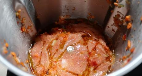 Sopa de Arroz con Pollo en Mambo Ponemos el tomate natural triturado y lo mezclamos y calentamos