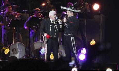 Vicente Fernández esperó a su Vicente Fernández esperó a su