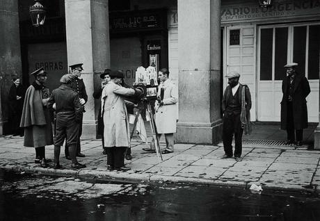 Fotografías antiguas de Madrid: ¡Mira al pajarito!