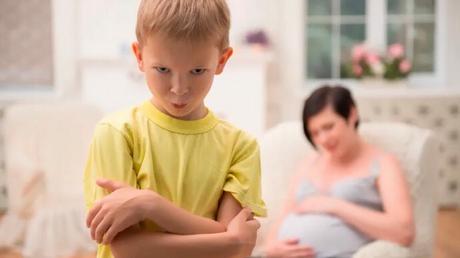 Cómo enfrentarse a los celos de un hermanito