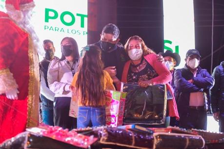 Ricardo Gallardo comienza con posadas en todo San Luis potosí