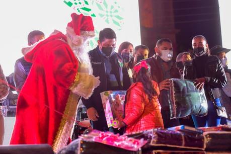 Ricardo Gallardo comienza con posadas en todo San Luis potosí