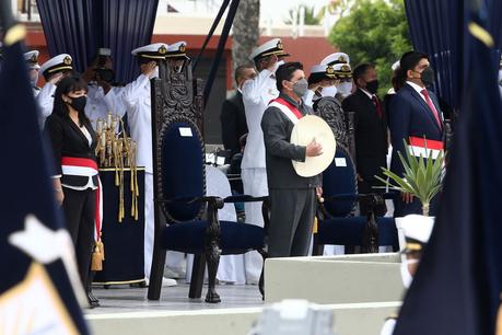 Presidente Castillo clausura año académico de Escuela Nacional de la Marina Mercante