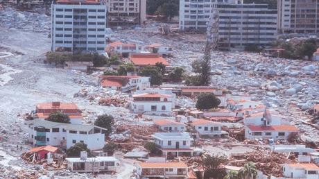 #LAGUAIRA   |   Cuando la montaña se unió con el mar: Venezuela recuerda 22 años de la Tragedia de Vargas