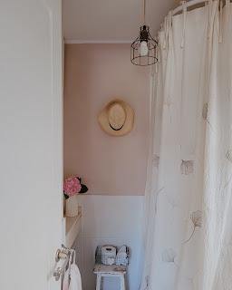 Mi nuevo baño rosa o como renovar con dos latas de pintura