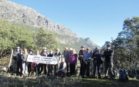 SEÑAL Y CAMINO POR EL P.N SIERRA DE GRAZALEMA