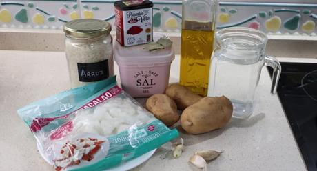 Los ingredientes necesarios para hacer arroz patata y bacalao en Mambo