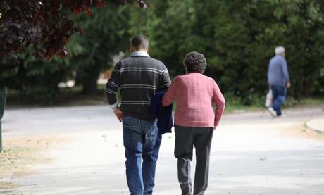 Entra en vigor la norma para actualizar la base de cotización de los cuidadores no profesionales de dependientes