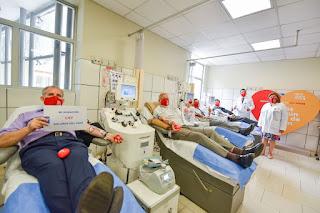 EL ENCANTO DE DONAR SANGRE POR NAVIDAD ¡SÉ DONANTE VOLUNTARIO EN EL BICENTENARIO! EL ENCANTO DE DONAR SANGRE POR NAVIDAD ¡SÉ DONANTE VOLUNTARIO EN EL BICENTENARIO!