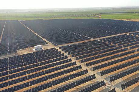 FRV construirá tres plantas fotovoltaicas en Extremadura con financiación de BBVA y Natixis