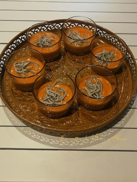 Vasitos de crema de piquillos con gulas Vasitos de crema de piquillos con gulas