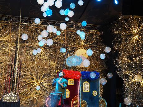 EspectĂĄculo de pompas de jabĂłn en Vila Nata, Ăbidos, Portugal