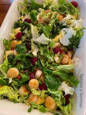 ENSALADA CON VIEIRAS Y PIÑA