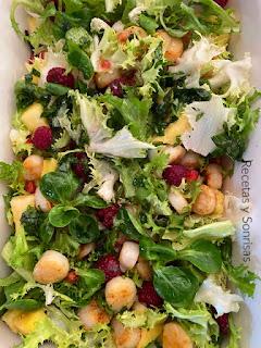 ENSALADA CON VIEIRAS Y PIÑA