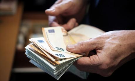 Hacienda avisa del límite de dinero en efectivo que se puede pagar entre particulares