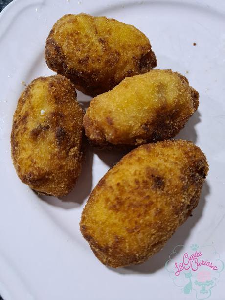CROQUETAS DE JAMON Y CEBOLLA CARAMELIZADA