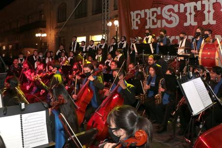 Miles de potosinos disfrutan del Festival Navideño 2021