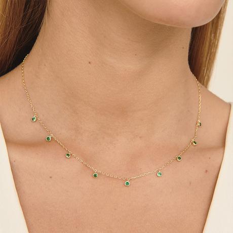 Cómo elegir la joya perfecta para regalar collar-caress-esmeralda-buenaletra