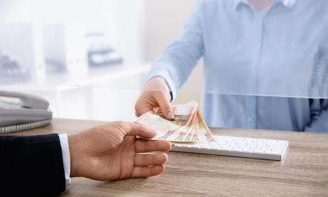 Pago de recibos en ventanilla ¿se puede negar mi banco a realizar este servicio? el Banco de España lo aclara