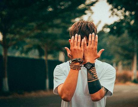 aspectos negativos de la modestia