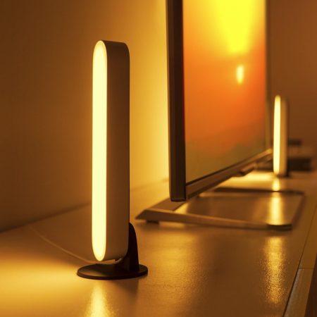 Philips Hue permite ambientar los espacios de tu hogar para cada momento y actividad, añadiendo un toque de estilo y diseño Philips Hue permite ambientar los espacios de tu hogar para cada momento y actividad, añadiendo un toque de estilo y diseño