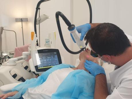 Así consiguen en Clínicas Verkomed que sus pacientes salgan rejuvenecidos con una sesión y sin quirófano