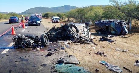 Dos personas fallecen en accidente en la súper carretera a Rioverde