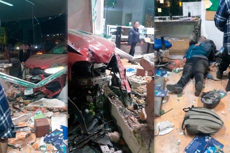 (video) Directivo de la BMW choca contra caseta en La Loma; tres lesionados