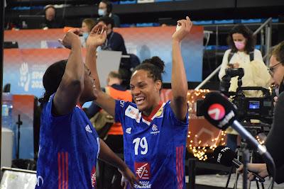 Galería de escenas del Francia-Dinamarca (semifinales del Mundial de balonmano femenino de España)