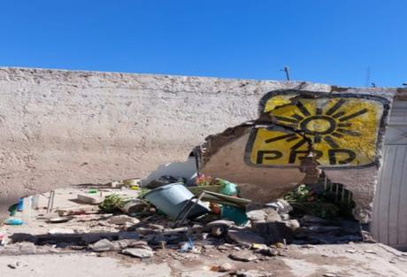 Choca contra una barda en la colonia Primero de Mayo