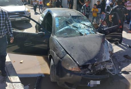 Choca contra una barda en la colonia Primero de Mayo