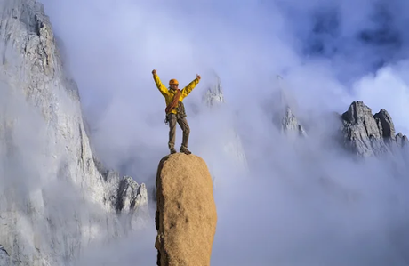 LA VIDA CONSISTE EN LA LUCHA POR SUPERAR NUESTRA INSIGNIFICANCIA DE PARTIDA