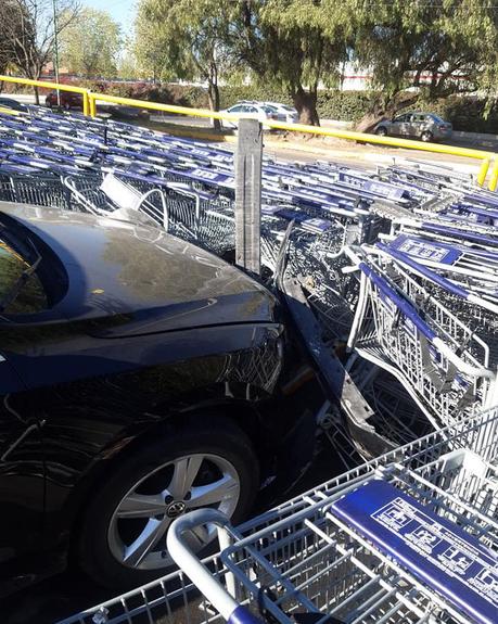 Conductora choca  52 carritos en Sam´s Tangamanga