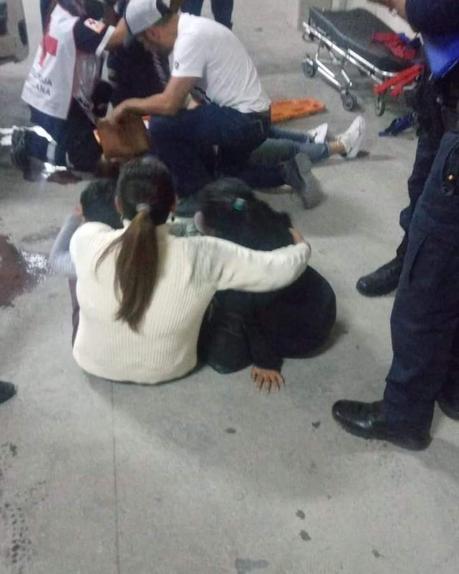 Camioneta atropella 7 personas en el estacionamiento del Hotel Panorama