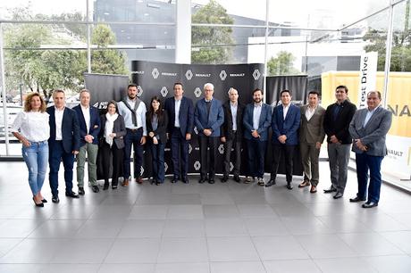 EJECUTIVOS INTERNACIONALES DE RENAULT FELICITARON LA EVOLUCIÓN DE LA MARCA EN EL PAÍS