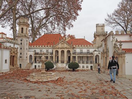 reproducion en miniatura de la universidad de Coimbra en el parque Portugal dos Pequenitos