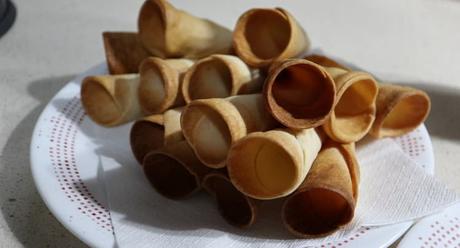 Cucurucho de Cangrejo – Receta Casera Metemos los conos en el horno y horneamos
