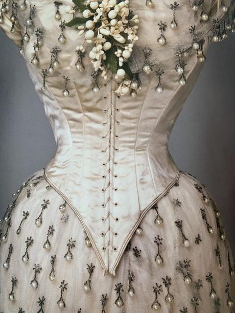Frances Amelia: Un corpiño espectacular.