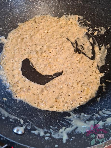 CROQUETAS DE MORCILLA CON MANZANA SALTEADA Y PIÑONES TOSTADOS CROQUETAS DE MORCILLA CON MANZANA SALTEADA Y PIÑONES TOSTADOS