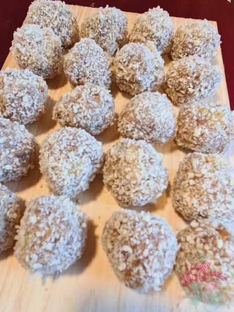CROQUETAS DE MORCILLA CON MANZANA SALTEADA Y PIÑONES TOSTADOS