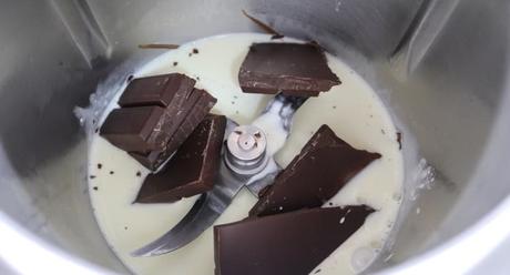 Hacemos en frosting para la cobertura de chocolate