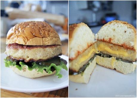 Hamburguesas de pollo rellenas de queso