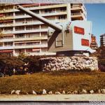 Cañón del Crucero ‘Almirante Cervera’, ‘El Chulo del Cantábrico junto al edificio Feygon