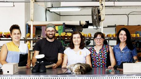 Todo el equipo de Vesica Piscis, marca de zapatos veganos y residuo cero de Elche, Valencia