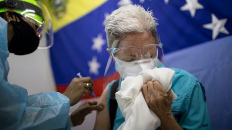 Comienzan a implementar dosis de refuerzo en el país