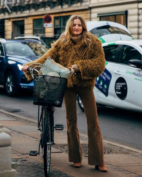 Un abrigo camel es la prenda perfecta para lucir todo el invierno y permite estas infinitas combinaciones Un abrigo camel es la prenda perfecta para lucir todo el invierno y permite estas infinitas combinaciones