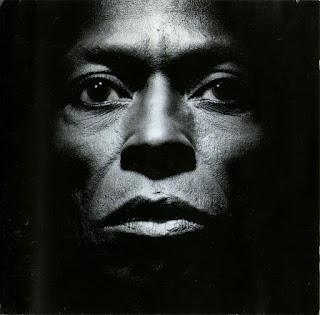 Miles, Marcus y Desmond: el álbum que obligó a tomar partido (Tutu, 1986)